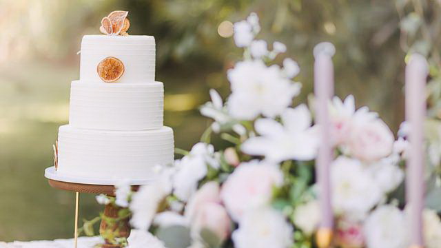 Торт свадебный трехярусный белый  